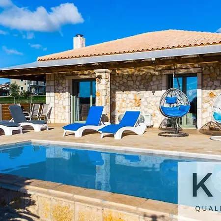 Leo's Stone Made Villa! Villa