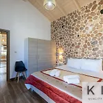 Leo's Red Stone & White Stone Made Villas, 2 With Private Pool In Village 卡拉瓦杜斯