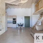 Leo's Red Stone & White Stone Made Villas, 2 With Private Pool In Village 빌라 Karavádhos