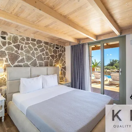 Leo's Red Stone & White Stone Made Villas, 2 With Private Pool In Village Karavádosz