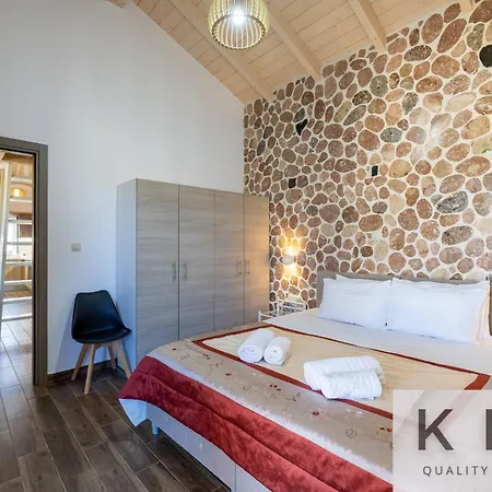 Leo's Red Stone & White Stone Made Villas, 2 With Private Pool In Village Karavádosz