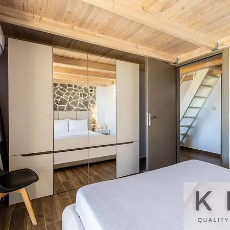 Villa Leo's Red Stone & White Stone Made Villas, 2 With Private Pool In Village Karavádhos