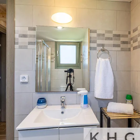 Villa Leo's Red Stone & White Stone Made Villas, 2 With Private Pool In Village Karavádhos