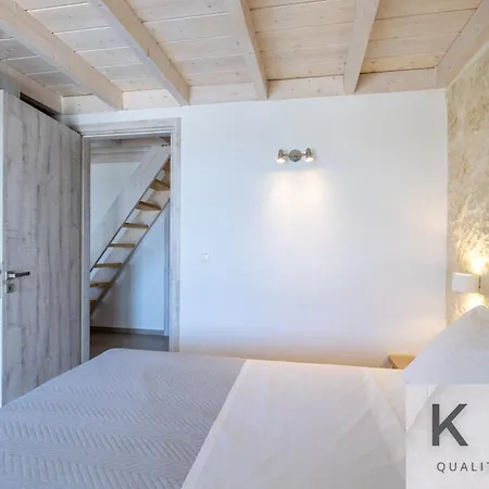 Leo's Red Stone & White Stone Made Villas, 2 With Private Pool In Village Karavádhos