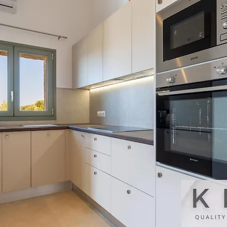 Villa Leo's Red Stone & White Stone Made Villas, 2 With Private Pool In Village Karavádhos