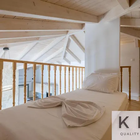 Villa Leo's Red Stone & White Stone Made Villas, 2 With Private Pool In Village Karavádhos