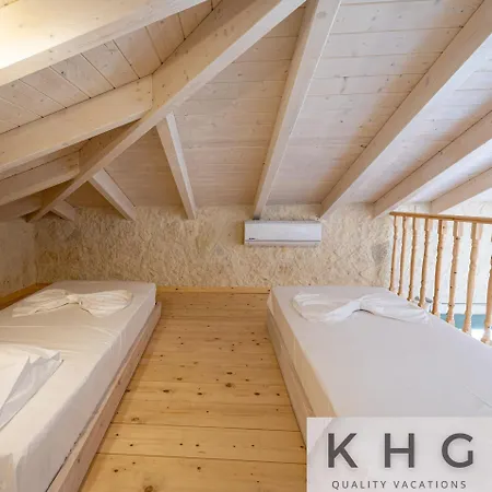 Leo's Red Stone & White Stone Made Villas, 2 With Private Pool In Village