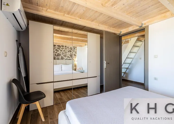 Villa Leo's Red Stone & White Stone Made Villas, 2 With Private Pool In Village Karavados