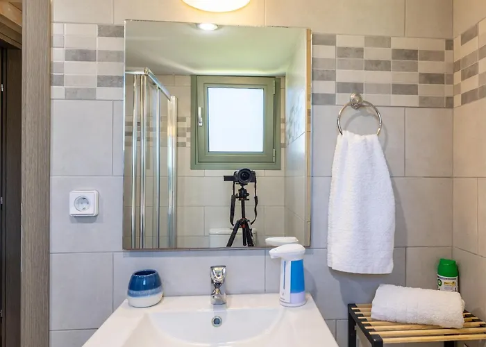 וילה Leo's Red Stone & White Stone Made Villas, 2 With Private Pool In Village Karavádhos