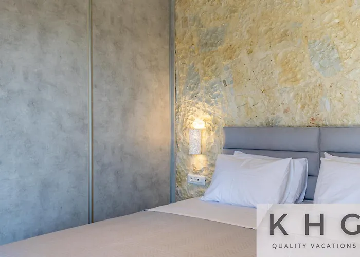 Leo's Red Stone & White Stone Made Villas, 2 With Private Pool In Village Karavádhos