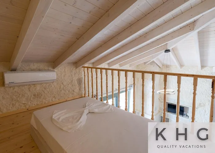 Leo's Red Stone & White Stone Made Villas, 2 With Private Pool In Village